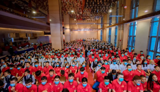 华纳公司还在老街开吗倒闭了吗？一秒懂